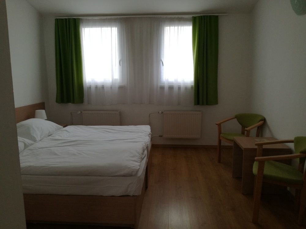 Hotel Rozalka Pezinok Extérieur photo