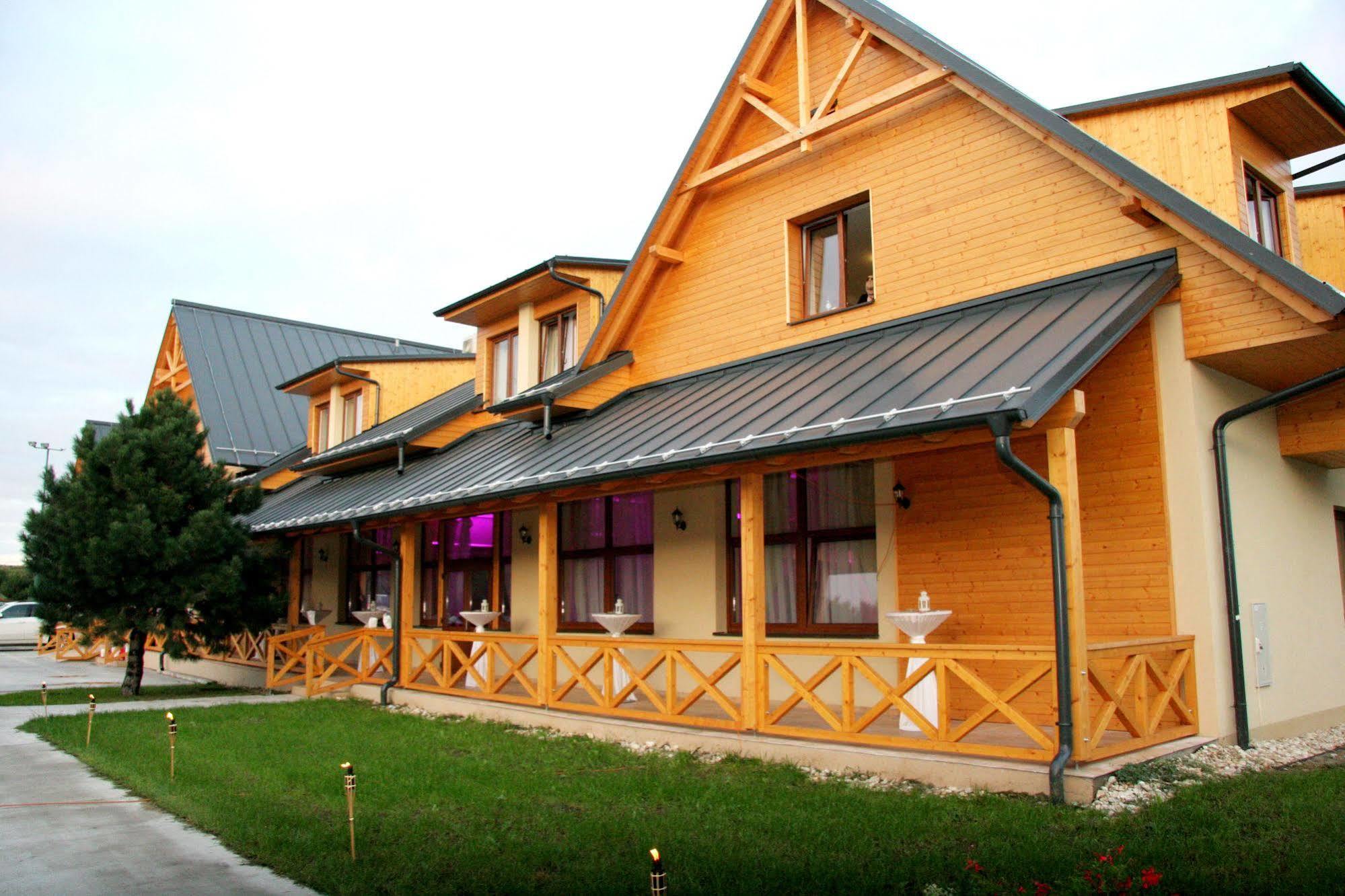Hotel Rozalka Pezinok Extérieur photo