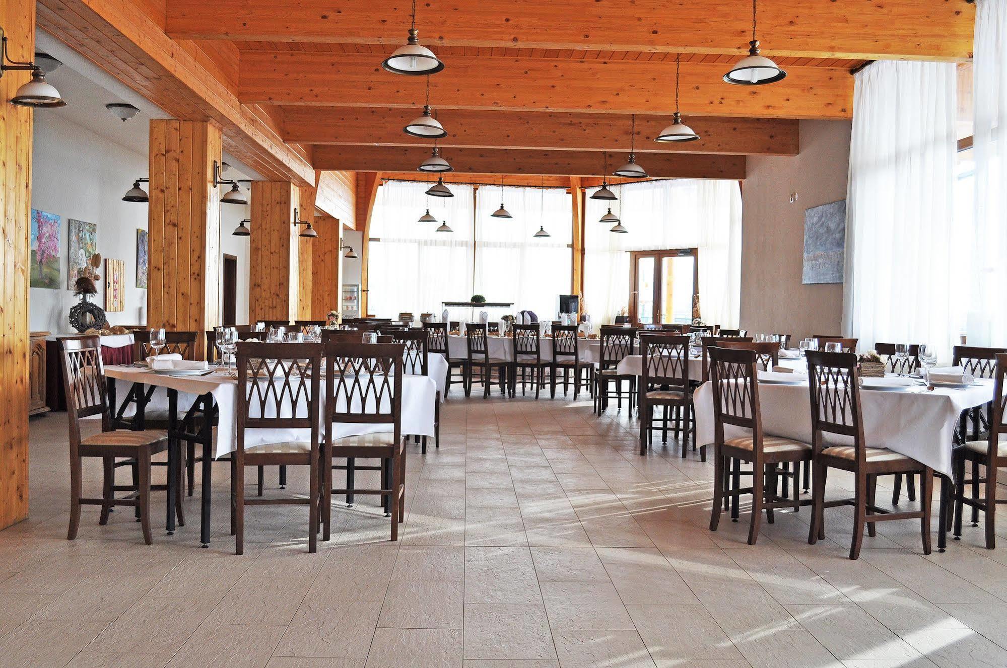 Hotel Rozalka Pezinok Extérieur photo