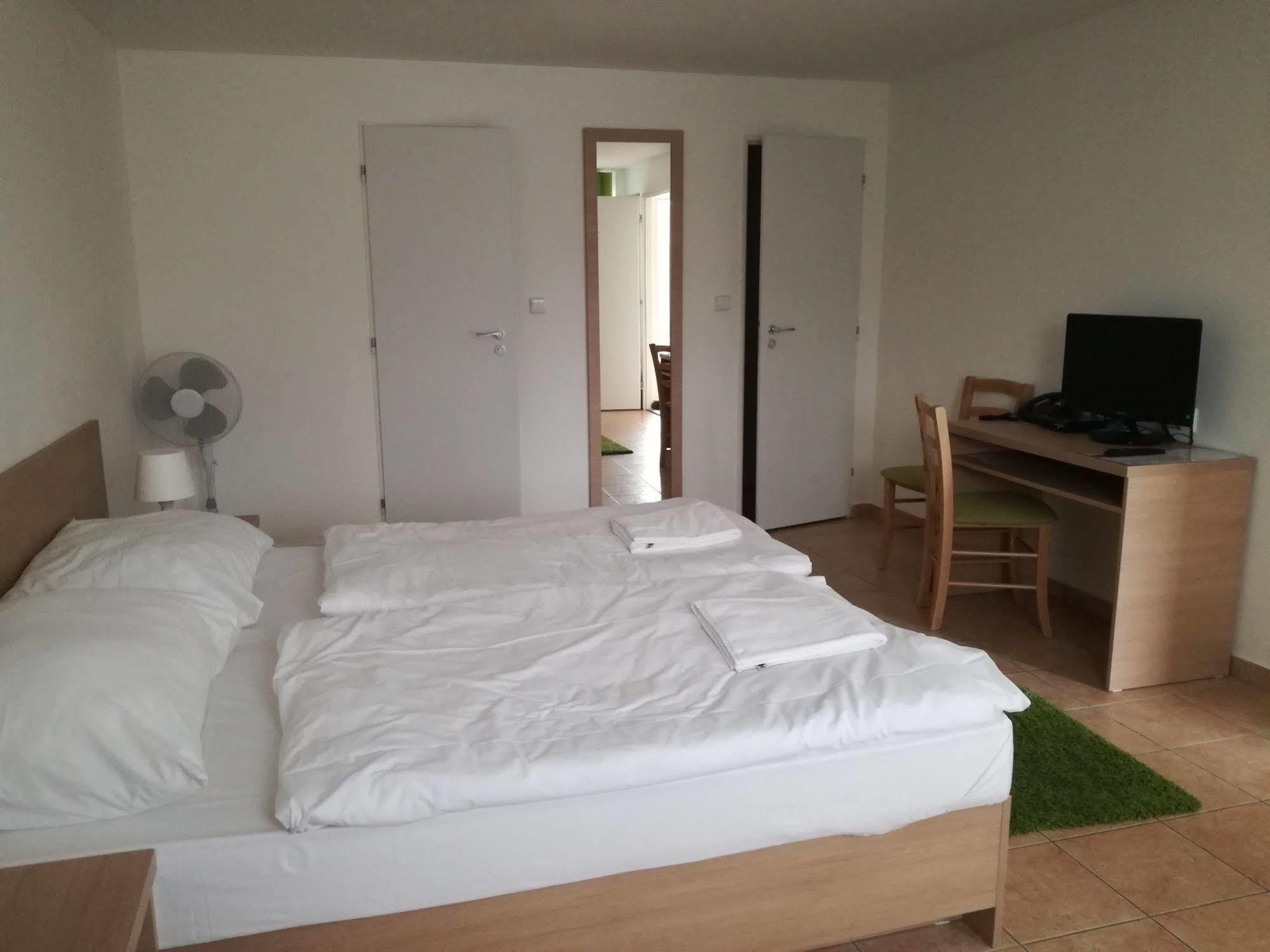 Hotel Rozalka Pezinok Extérieur photo