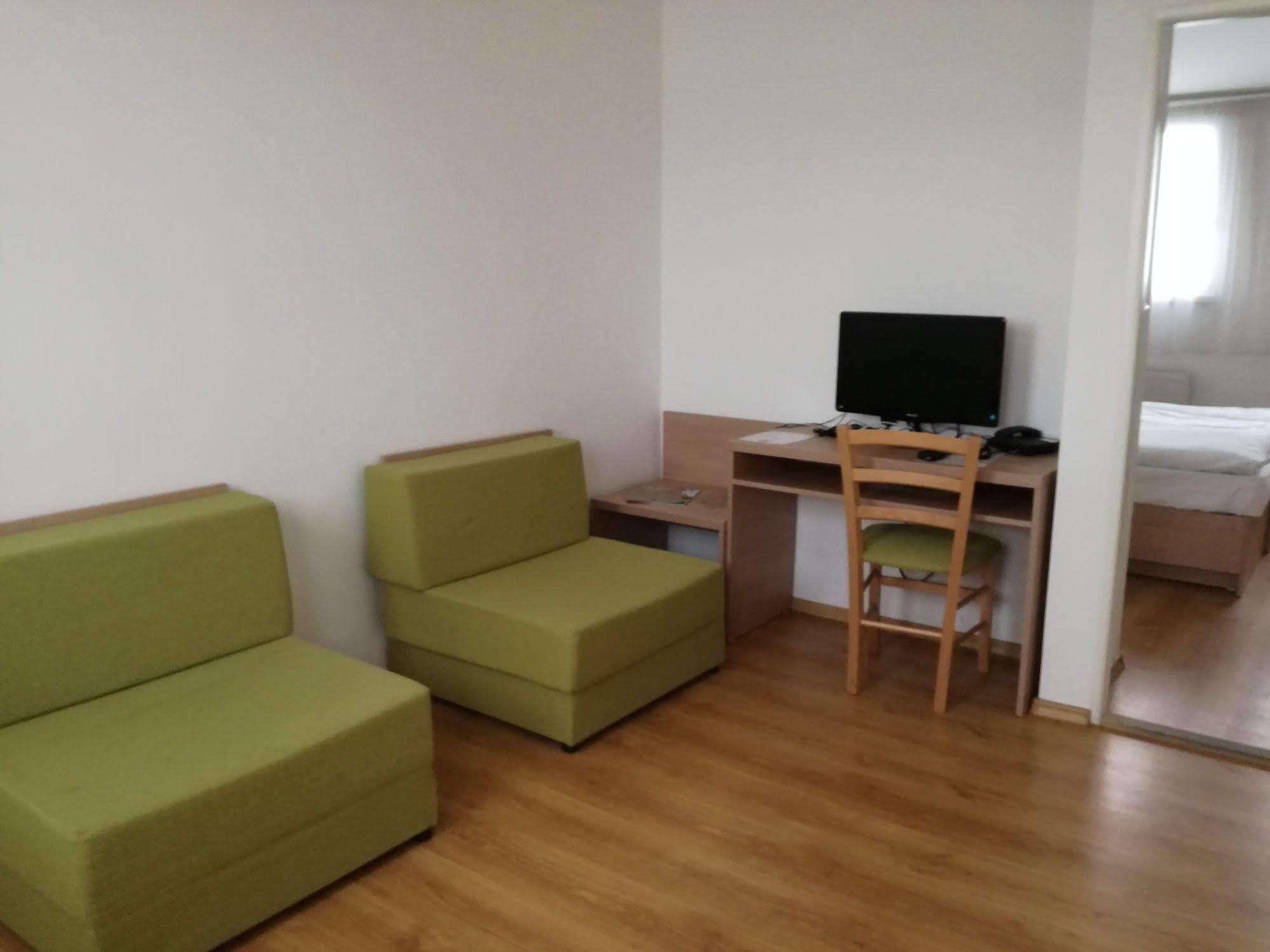 Hotel Rozalka Pezinok Extérieur photo